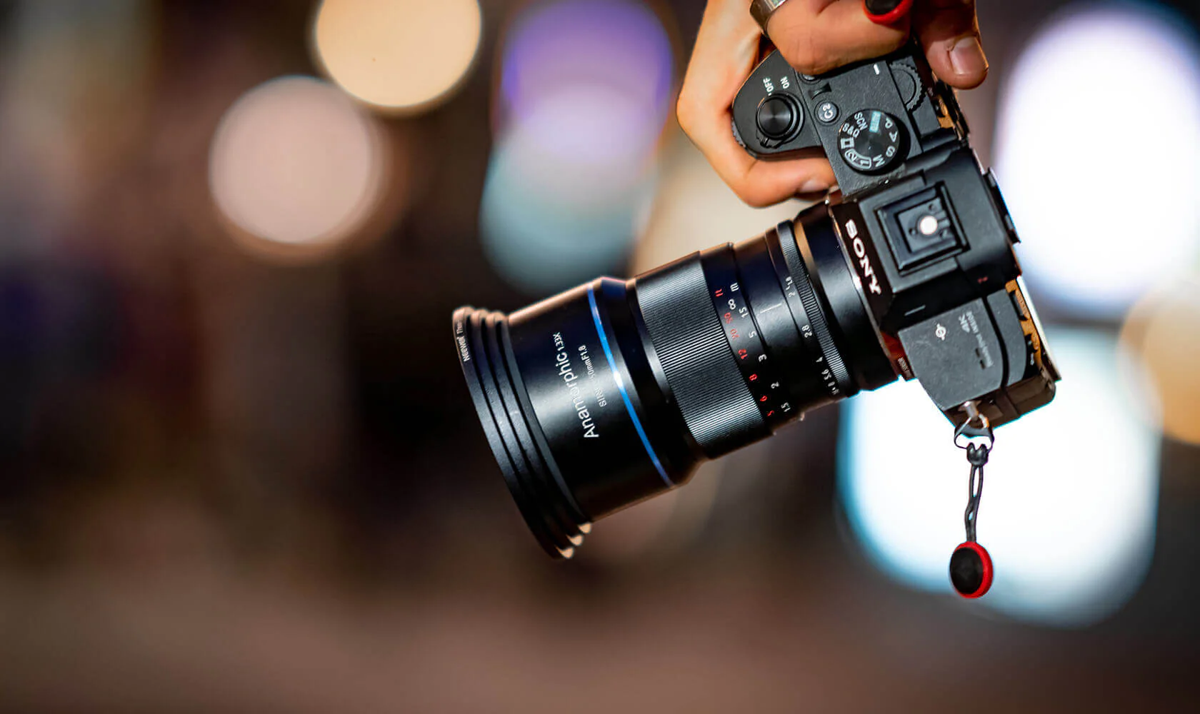 B Ware SIRUI 50mm F1.8 1.33x APS-C Anamorphic Lens - Image 13