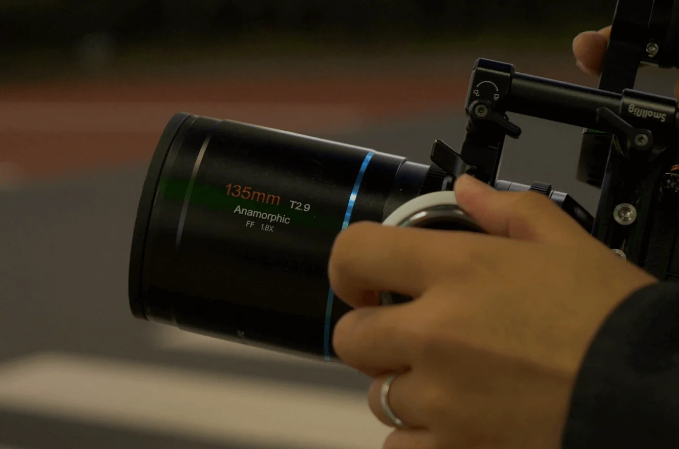 SIRUI Venus 135mm T2.9 1.8x Full-Frame Anamorphic Lens - Image 8